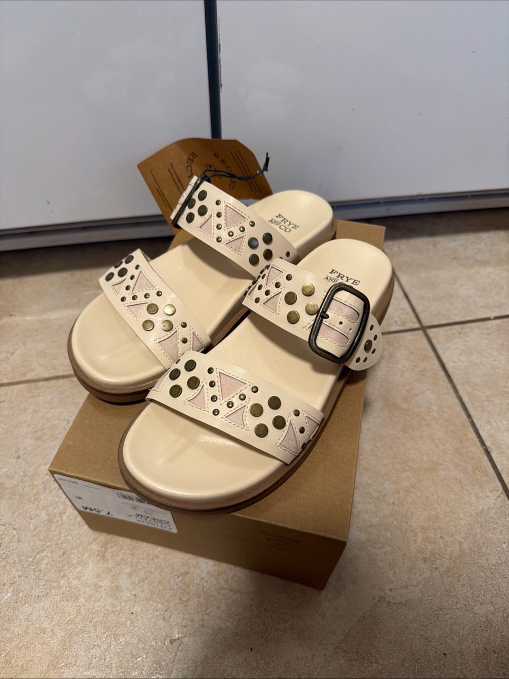 Frye and Co. Castella Ladies Adjustable Strap Footbed Cream Sandals 7.5 New